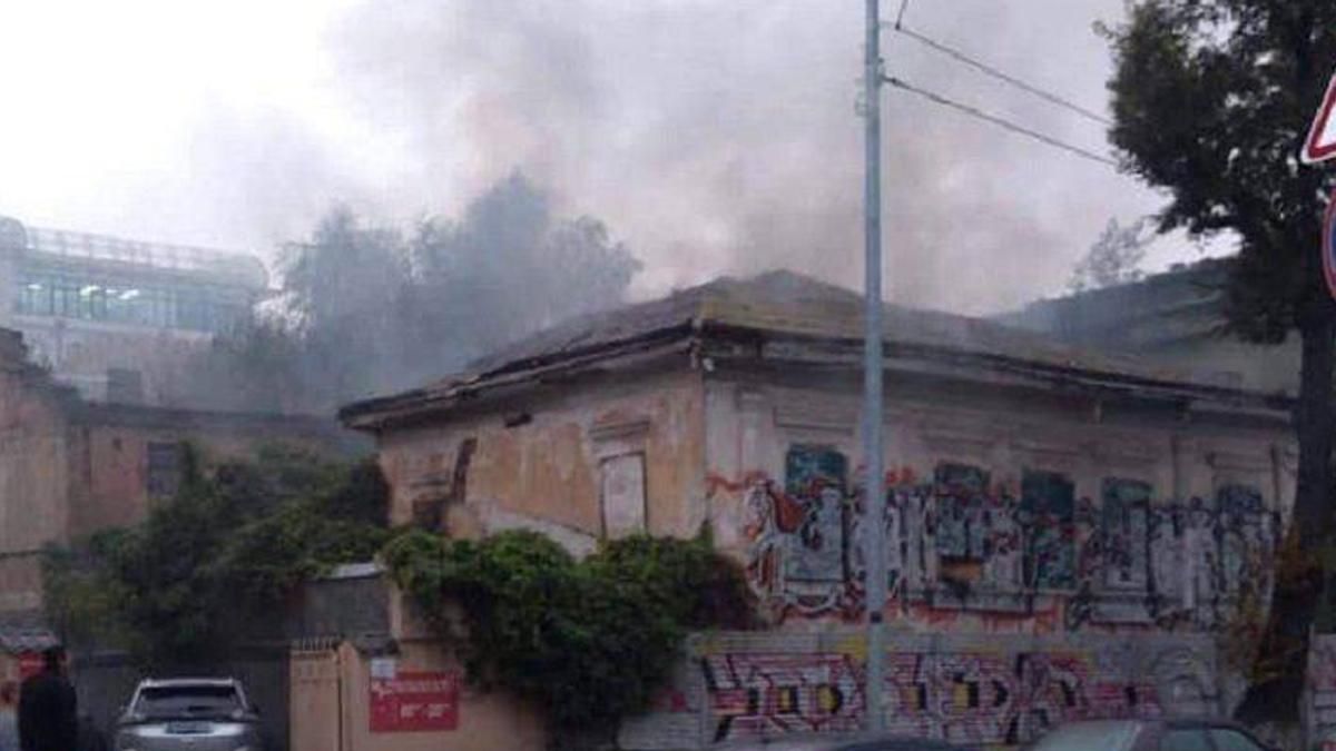 В Киеве на Подоле горел историческое здание В Киеве на Подоле горел историческое здание