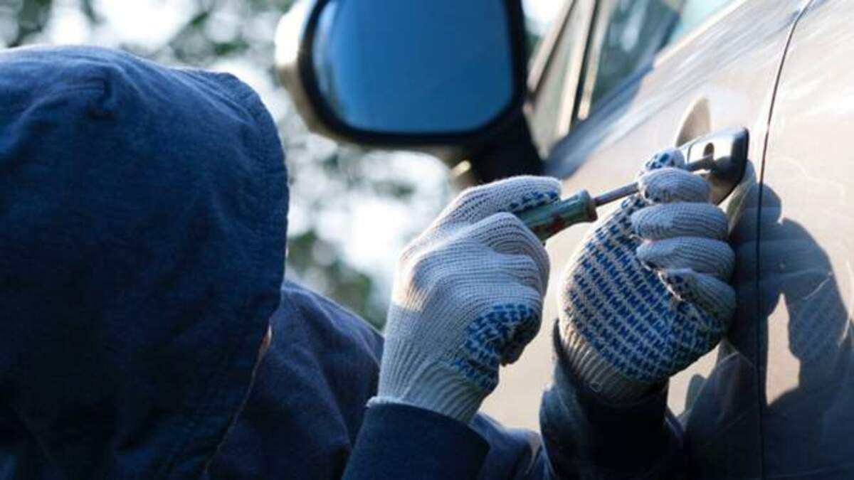 На Львовщине несовершеннолетние ребята обворовывали машины На Львовщине несовершеннолетние ребята обворовывали машины