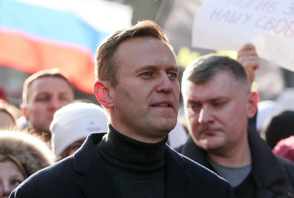 Навальный не исключает, что в России его попытаются отравить снова