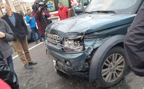 На Майдані у Києві позашляховик на величезній швидкості збив людей, є загиблі: відео 18+