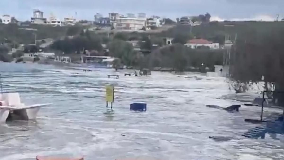 Кроме землетрясения, Турцию 30 октября 2020 накрыло и цунами: фото, видео Кроме землетрясения, Турцию 30 октября 2020 накрыло и цунами: фото, видео