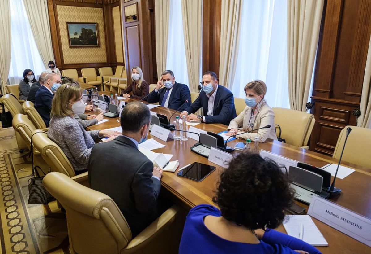 Зустріч Єрмака з послами країн G7 через КСУ: у Зеленського натякнули на зовнішнє втручання