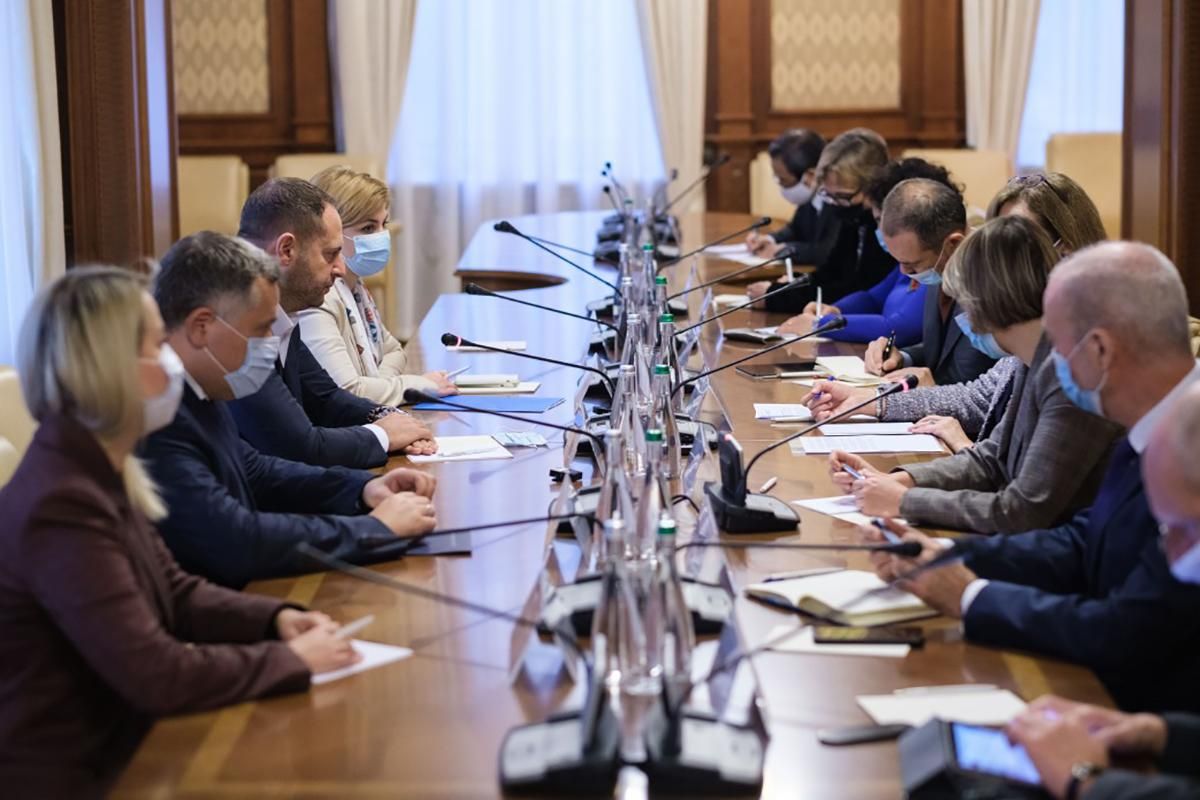 Єрмак розповів послам G7 про ситуацію на Донбасі: головне Єрмак розповів послам G7 про ситуацію на Донбасі: головне