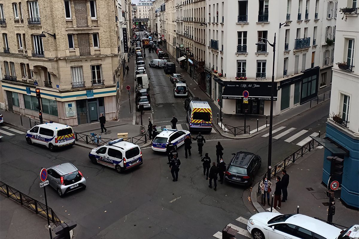 Поліція заарештувала двох чоловіків на вулиці Беатрікс Дюссан у Парижі