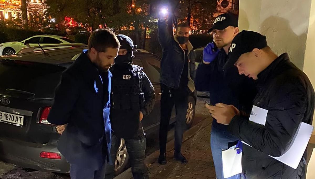 Один из руководителей ДФС поймали на взятке в 200 тысяч долларов Один из руководителей ДФС поймали на взятке в 200 тысяч долларов