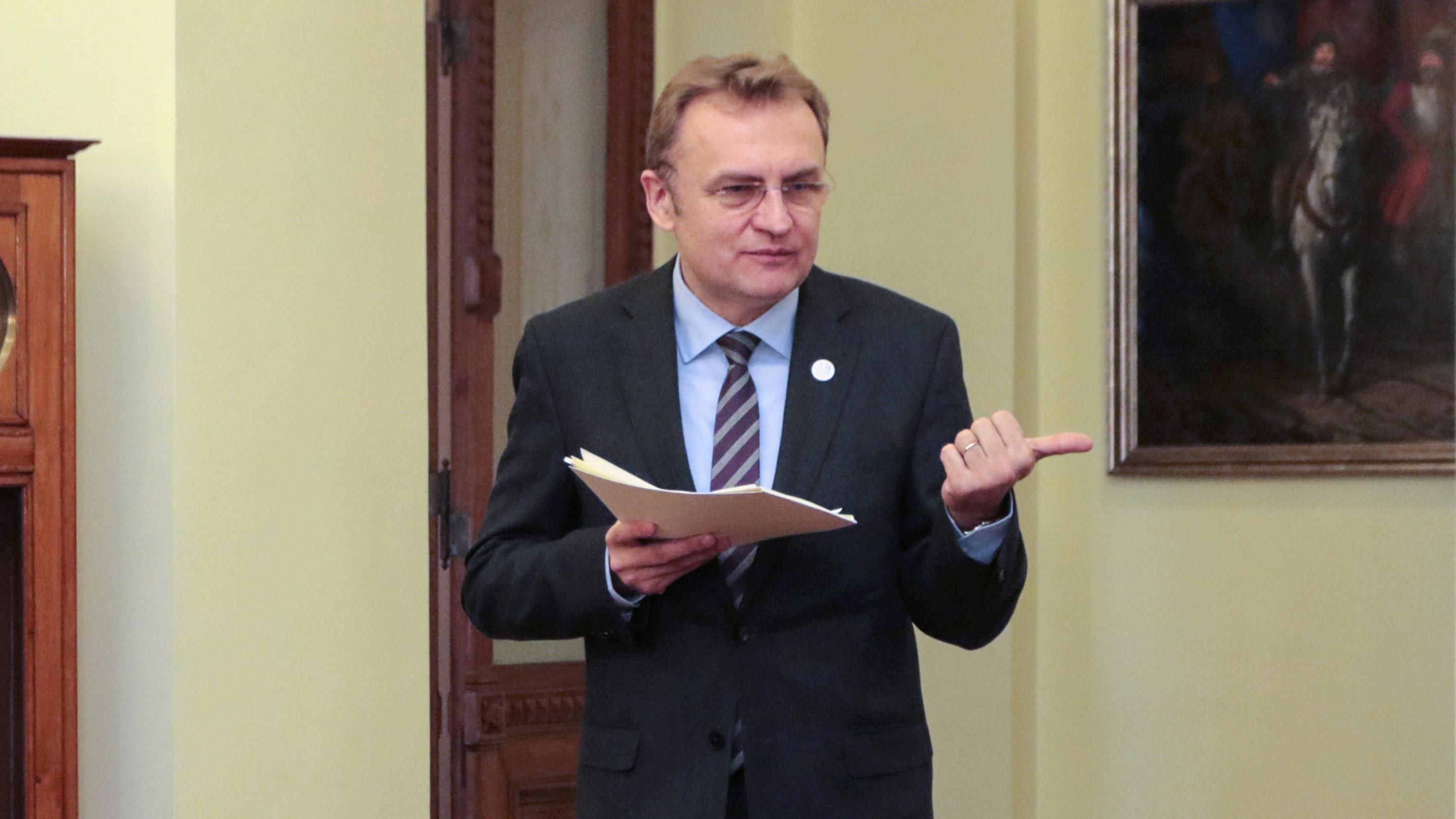 Мэр Львова заявил, что во второй разу получил отрицательный тест на коронавирус после инфицирования жены