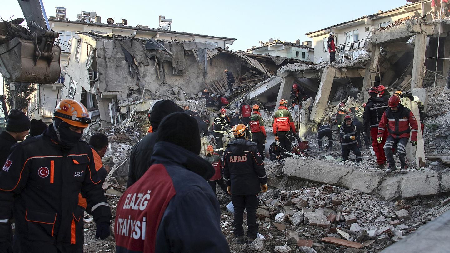 Божевілля, паніка та страх, – ексклюзивні коментарі очевидців про нищівний землетрус у Туреччині 30 жовтня 2020