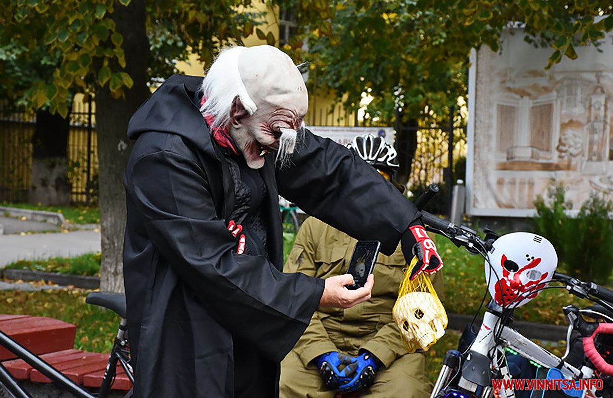 "Найстрашніший" велопарад року відбувся у Вінниці: вражаючі фото та відео "Найстрашніший" велопарад року відбувся у Вінниці: вражаючі фото та відео
