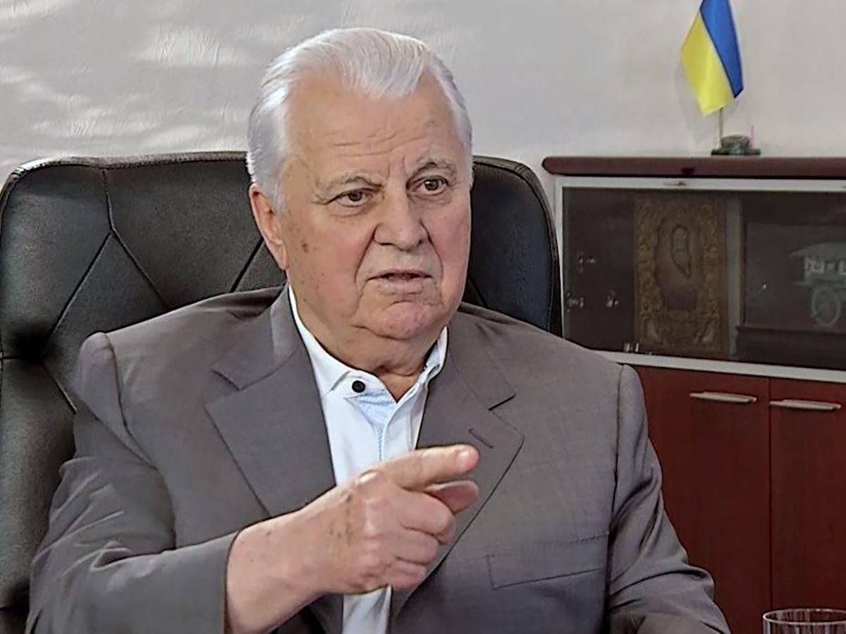 Зеленский тушил огонь, – Кравчук о реакции президента на скандальное решение КСУ Зеленский тушил огонь, – Кравчук о реакции президента на скандальное решение КСУ