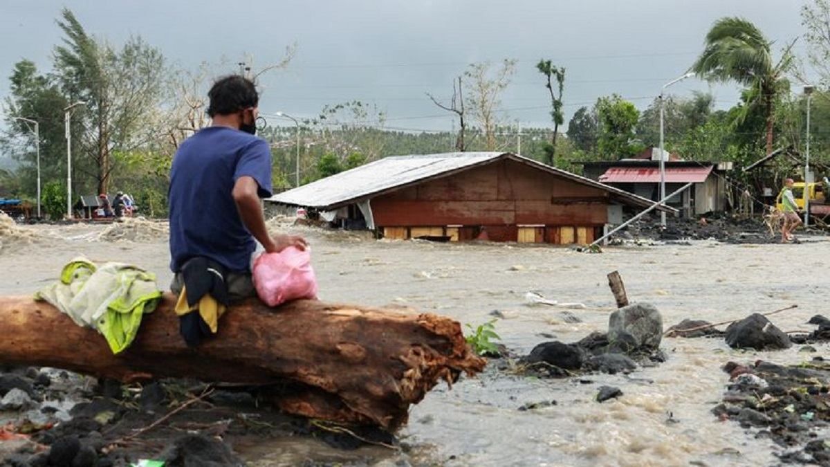 Тайфун Гони обрушился на Филиппины 1 ноября 2020: видео