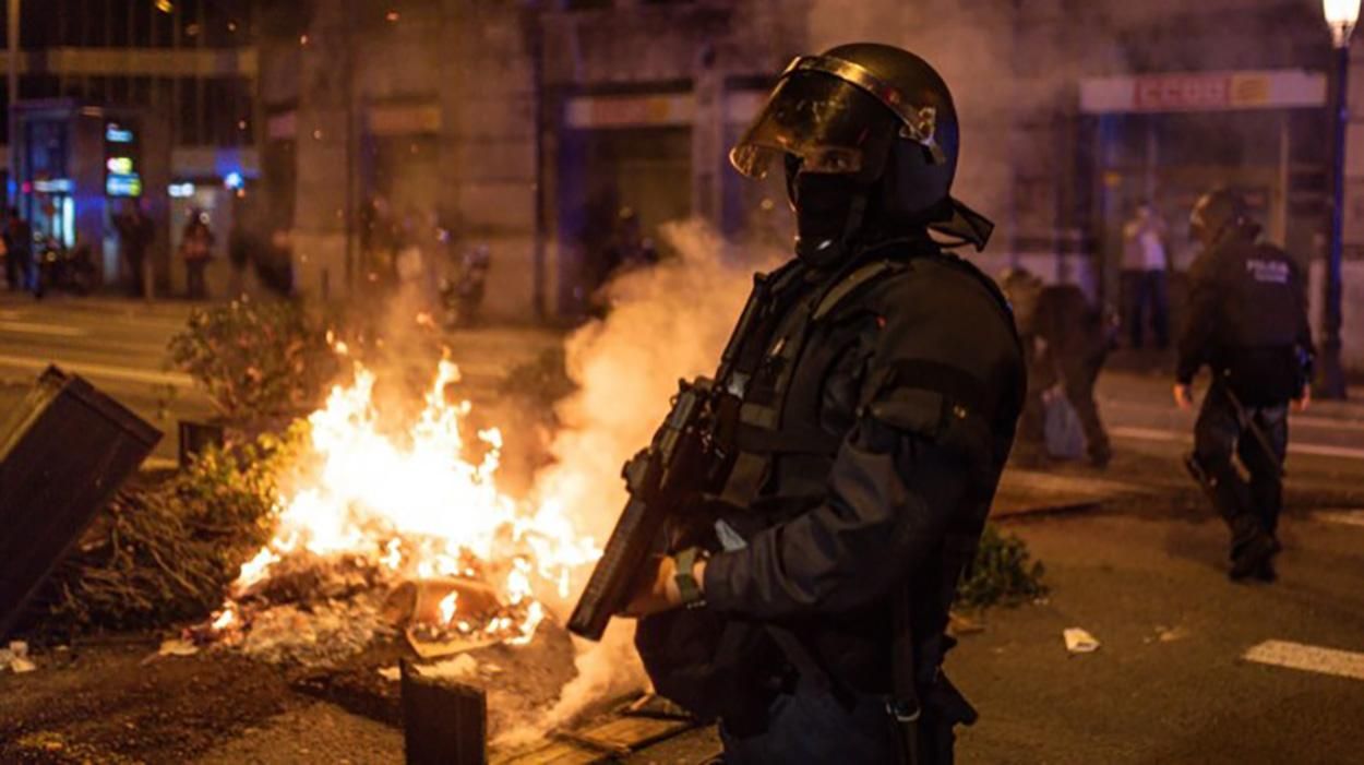 Друга ніч протестів: в Іспанії мітингують проти карантинних заборон