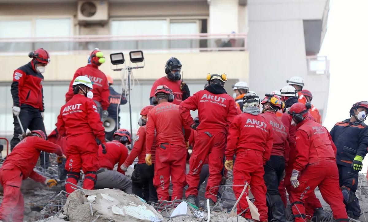 Землетрус в Ізмірі 30 жовтня 2020: врятували 70-річного чоловіка Землетрус в Ізмірі 30 жовтня 2020: врятували 70-річного чоловіка