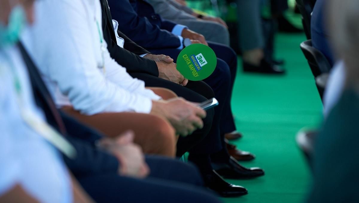 Засідання Слуги народу через рішення КСУ: що вирішила влада Засідання Слуги народу через рішення КСУ: що вирішила влада