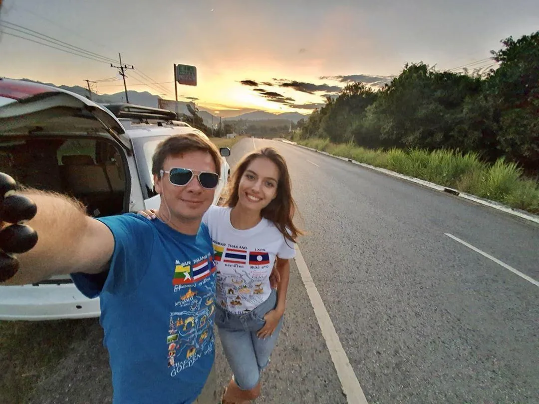 Дмитро Комаров з дружиною в Таїланді