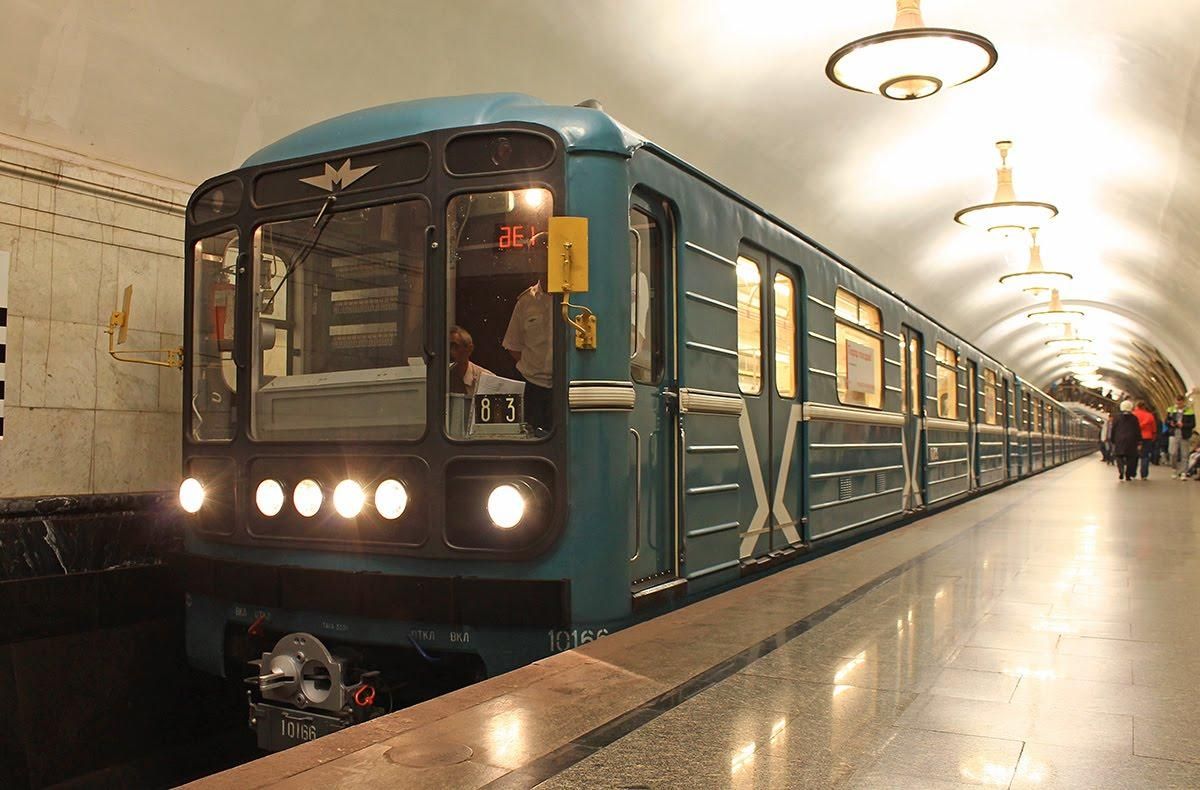У Києві можуть повторно закрити метро: прогноз МОЗ
