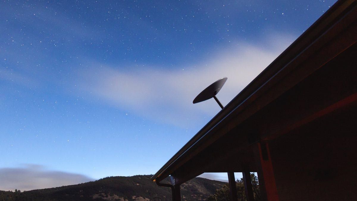 Starlink: перші відгуки та нові фото обладнання Starlink: перші відгуки та нові фото обладнання