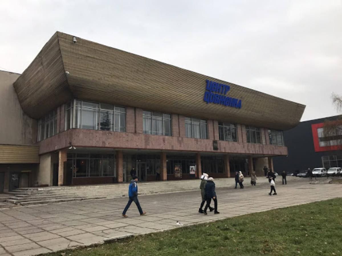 Як виглядатиме оновлена площа перед центром Довженка у Львові: деталі Як виглядатиме оновлена площа перед центром Довженка у Львові: деталі