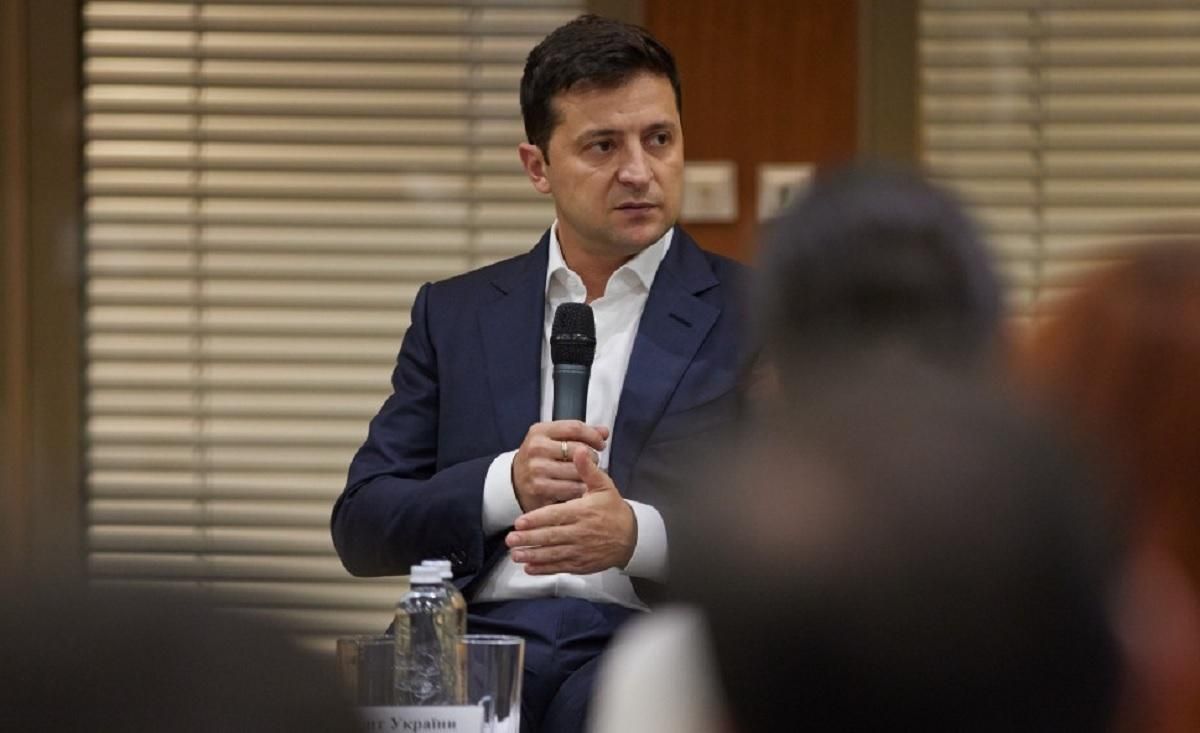 Зеленський закликав Слугу народу підтримати перезавантаження КСУ Зеленський закликав Слугу народу підтримати перезавантаження КСУ