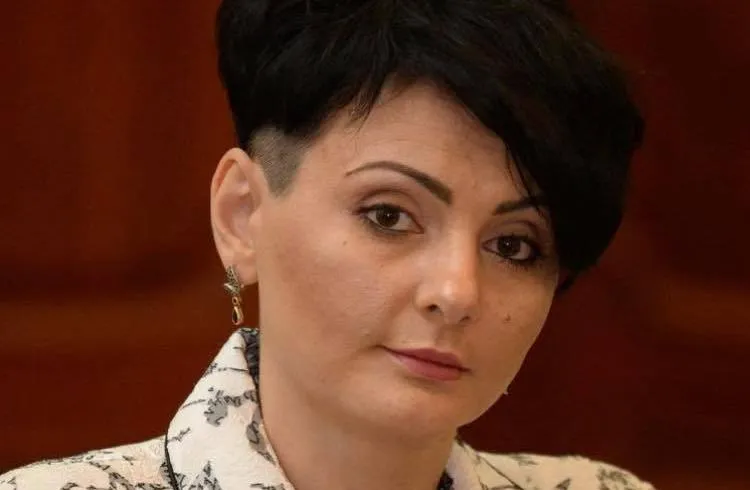 Адвокатка Нонна Надіч Адвокатка Нонна Надіч