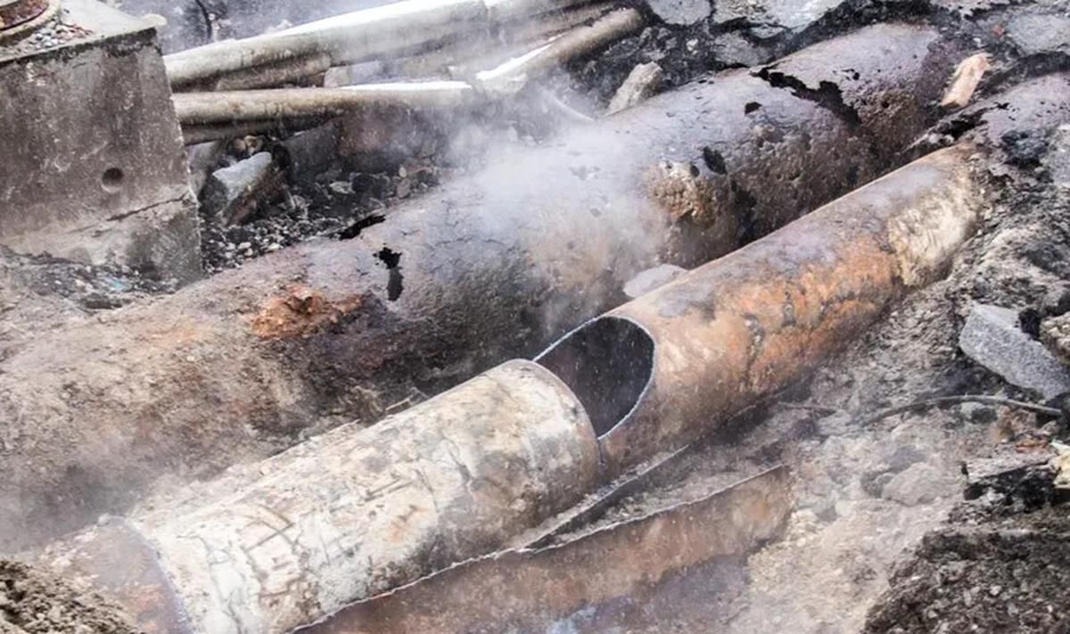 У Києві на Голосіївському проспекті стався прорив тепломагістралі У Києві на Голосіївському проспекті стався прорив тепломагістралі