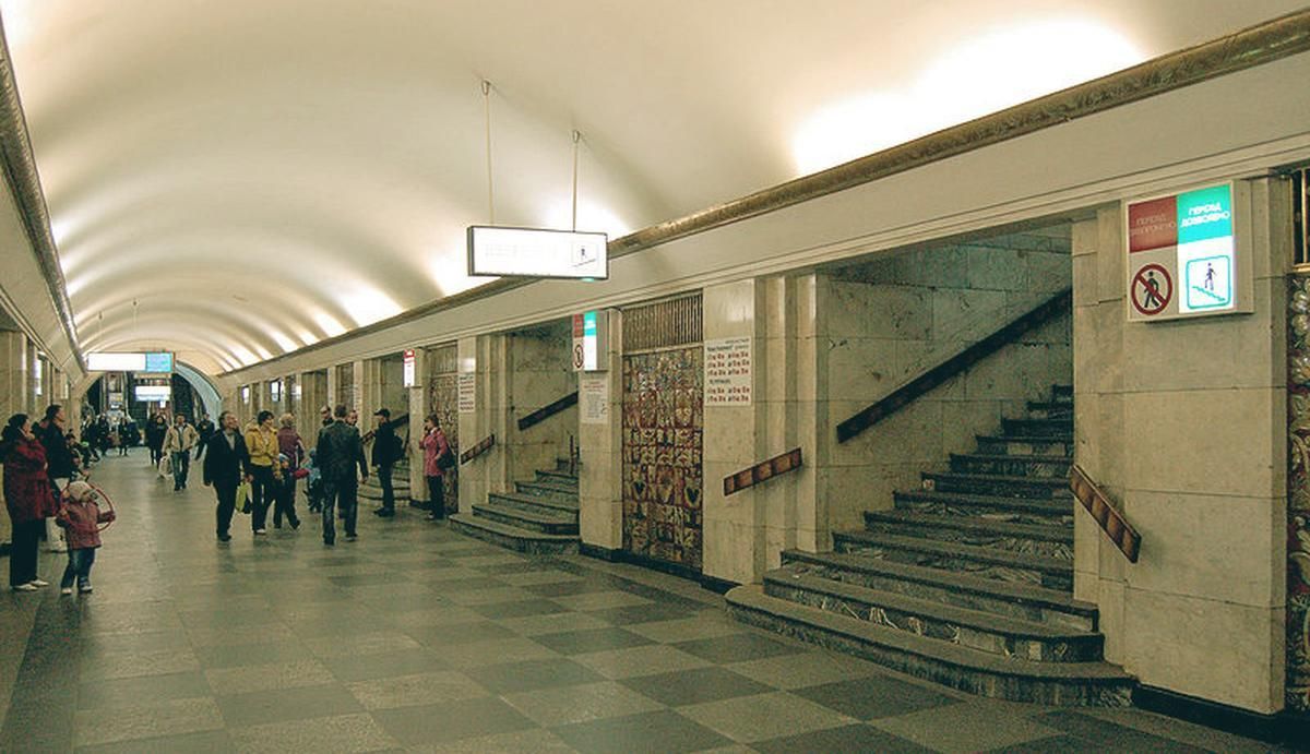 В Киеве из-за угрозы минирования закрыли станцию Крещатик