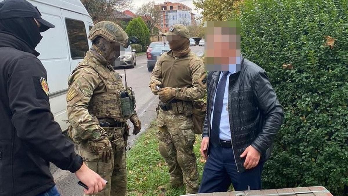 Заступника голови облради Закарпаття затримали за хабар у 500 тисяч Заступника голови облради Закарпаття затримали за хабар у 500 тисяч