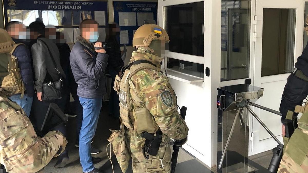 СБУ расследует коррупционные схемы с участием чиновников таможни СБУ расследует коррупционные схемы с участием чиновников таможни