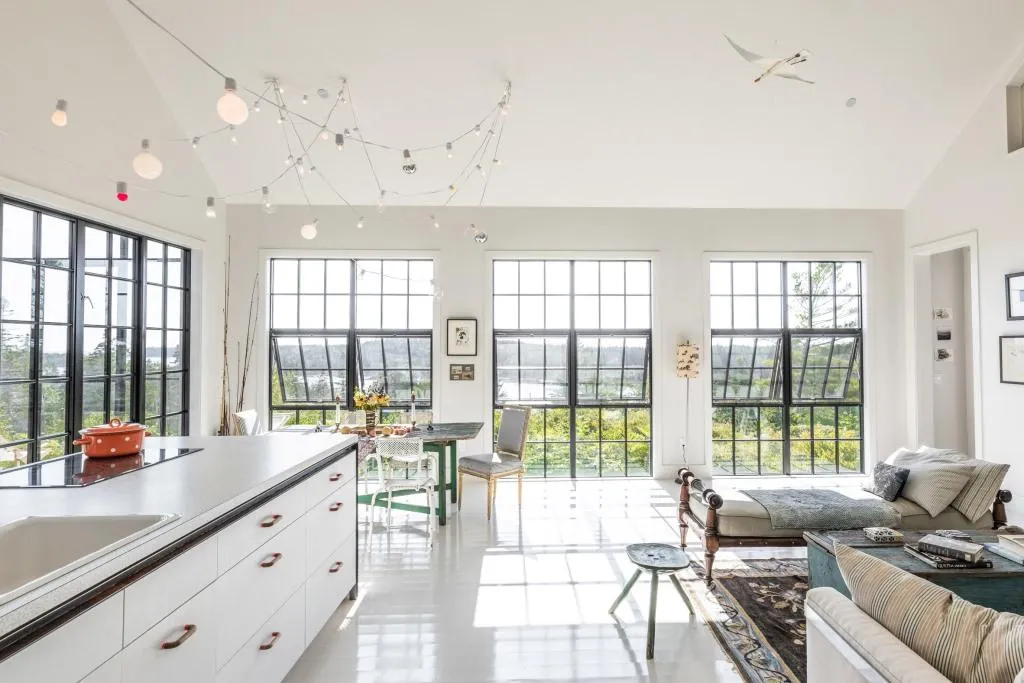 Панорамные окна наполняют дом светом Панорамные окна наполняют дом светом