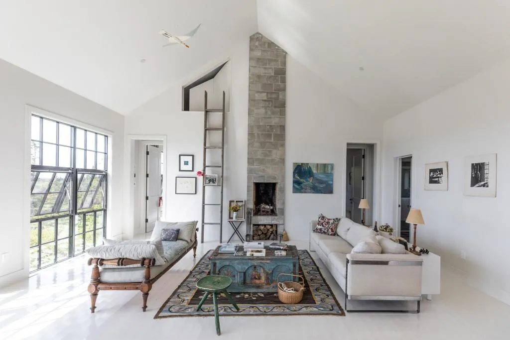 Простой интерьер загородного дома Простой интерьер загородного дома