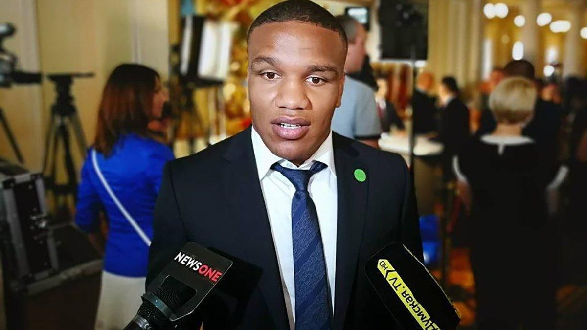 Нардеп Беленюк на засіданні Верховної Ради дивився фільм: відео Нардеп Беленюк на засіданні Верховної Ради дивився фільм: відео