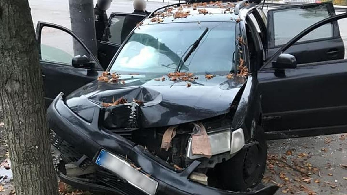 Патрульные Киева нашли в машине виновника ДТП пакеты с каннабисом