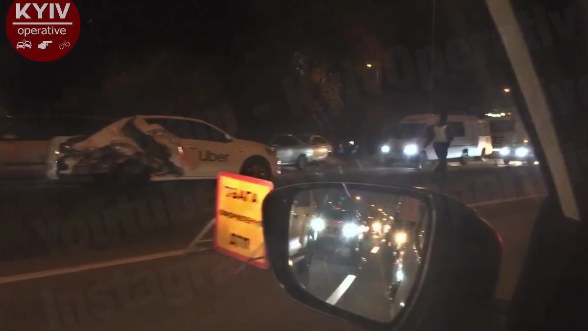 Між Києвом та Броварами сталася потрійна ДТП за участю таксі Між Києвом та Броварами сталася потрійна ДТП за участю таксі