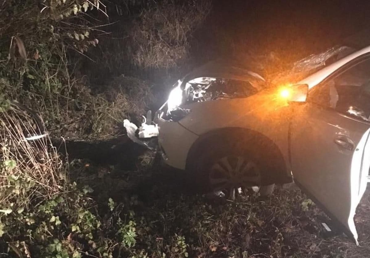 На Львовщине 04.11.2020 водитель Nissan въехал в дерево и погиб: фото