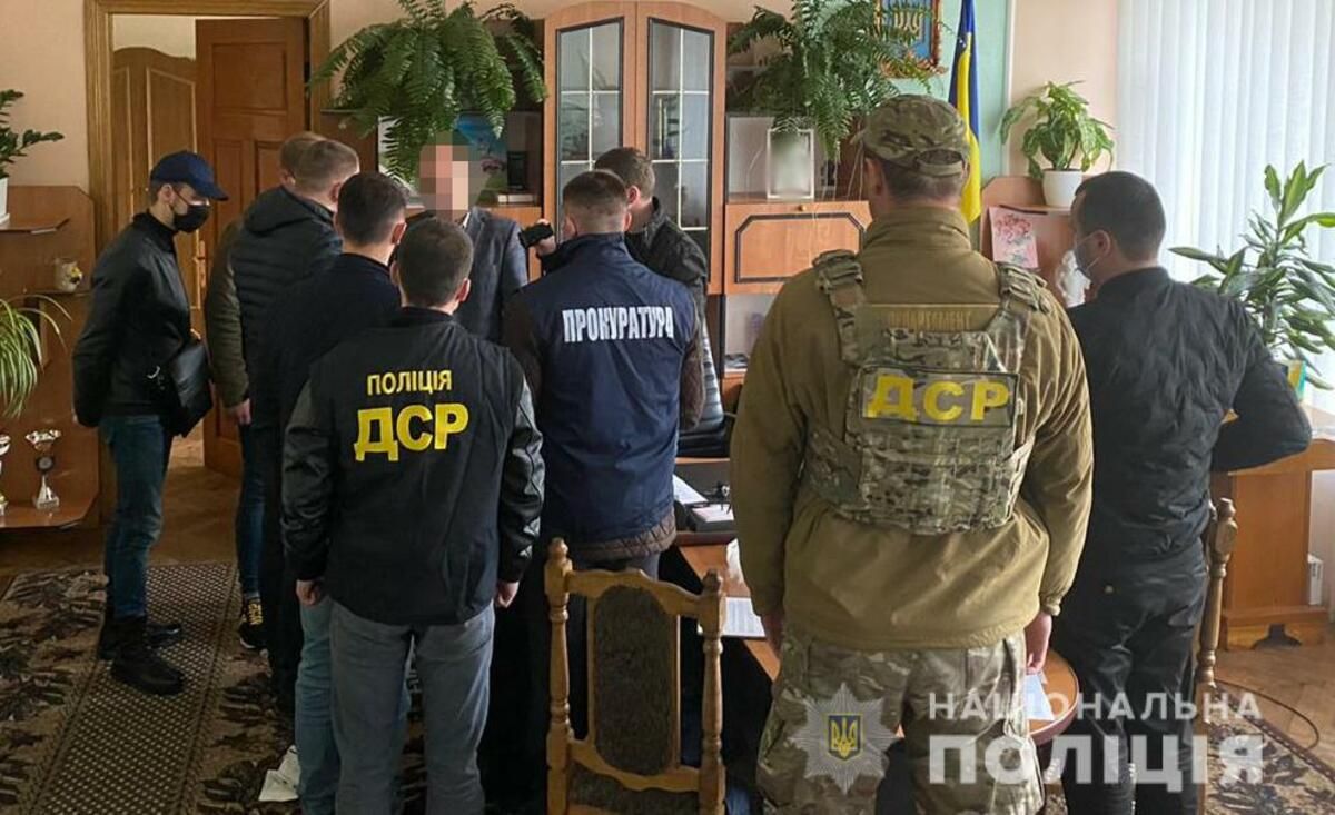 Брав хабар талонами на пальне: на Львівщині затримали голову райдержадміністрації Брав хабар талонами на пальне: на Львівщині затримали голову райдержадміністрації