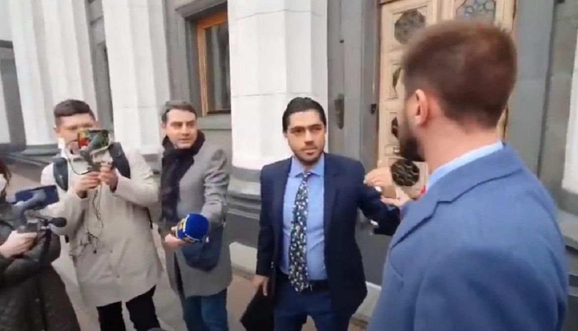 Лерос и Юрченко подрались в кулуарах Рады: видео Лерос и Юрченко подрались в кулуарах Рады: видео