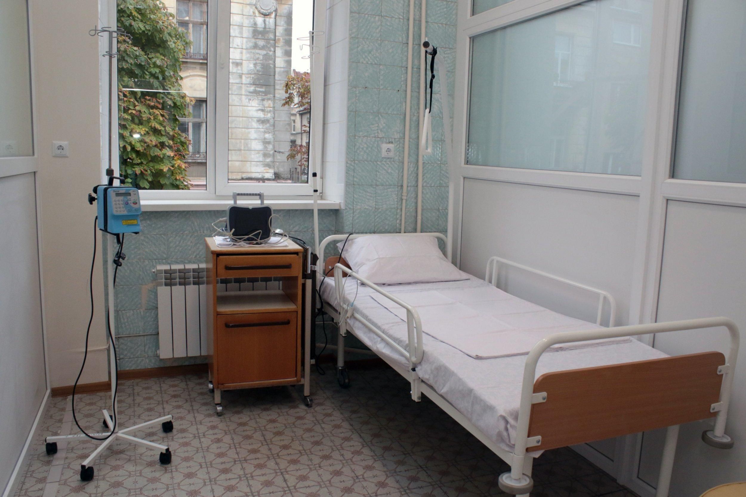 У Львові створять додаткову COVID-зону: почався ремонт у лікарні