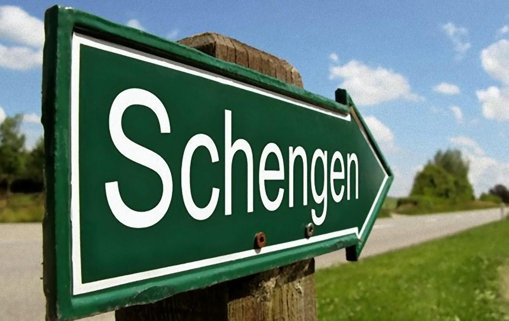 Макрон хоче переглянути Шенгенську зону