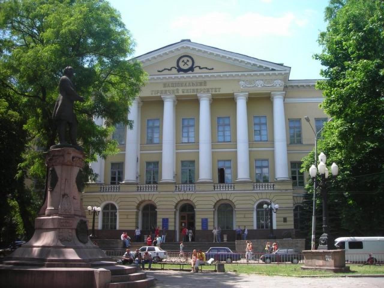 В Днепре преподаватель назвал Украину развалиной без русского языка В Днепре преподаватель назвал Украину развалиной без русского языка