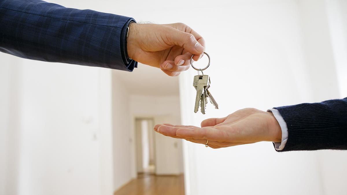 Схема на 10 мільйонів: у Львові зловмисники відбирали квартири у пенсіонерів Схема на 10 мільйонів: у Львові зловмисники відбирали квартири у пенсіонерів