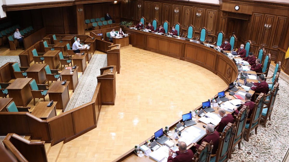 КСУ взяв перерву у розгляді земельних статей: причина КСУ взяв перерву у розгляді земельних статей: причина