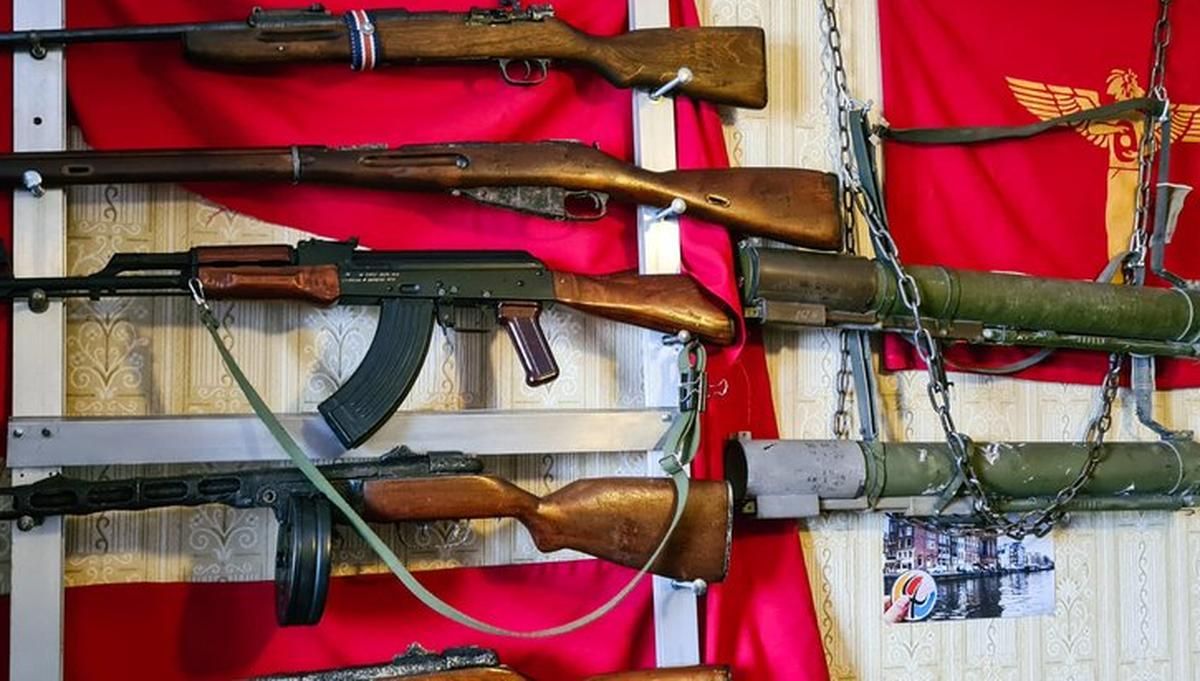 У квартирі психолога у Миколаєві знайшли величезний арсенал зброї У квартирі психолога у Миколаєві знайшли величезний арсенал зброї