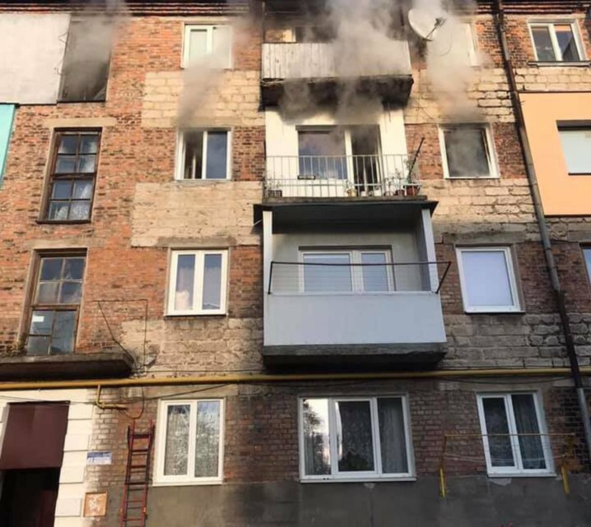 На Львовщине случился пожар, в котором едва не погибли дети фото