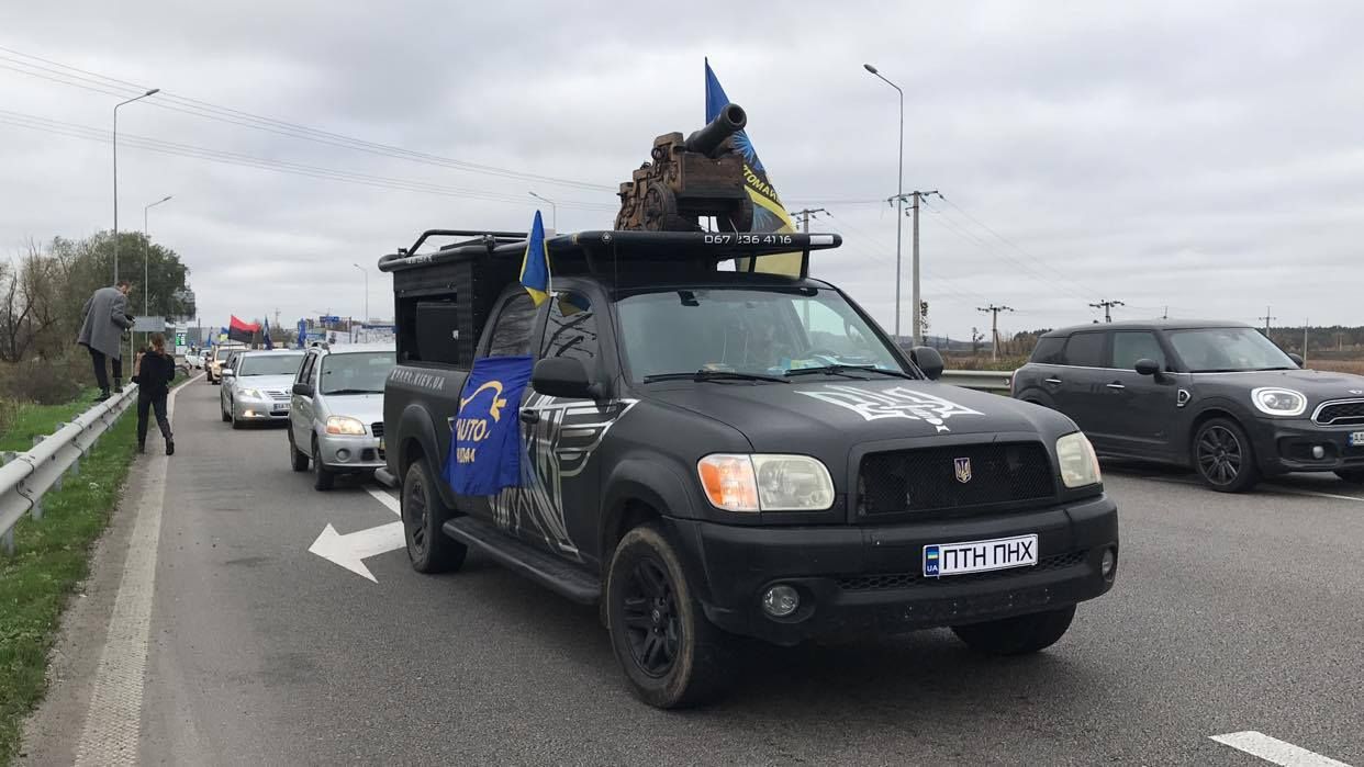 Автопробег к голове КСУ Тупицкого 7 ноября 2020: фото, видео Автопробег к голове КСУ Тупицкого 7 ноября 2020: фото, видео