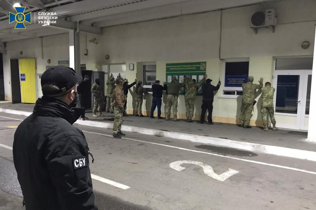 На Закарпатье таможенники создали коррупционную схему: фото На Закарпатье таможенники создали коррупционную схему: фото