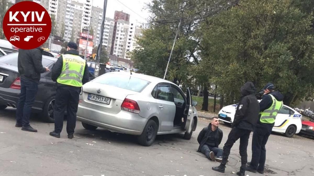 У Києві затримали таксиста, якого позбавили прав