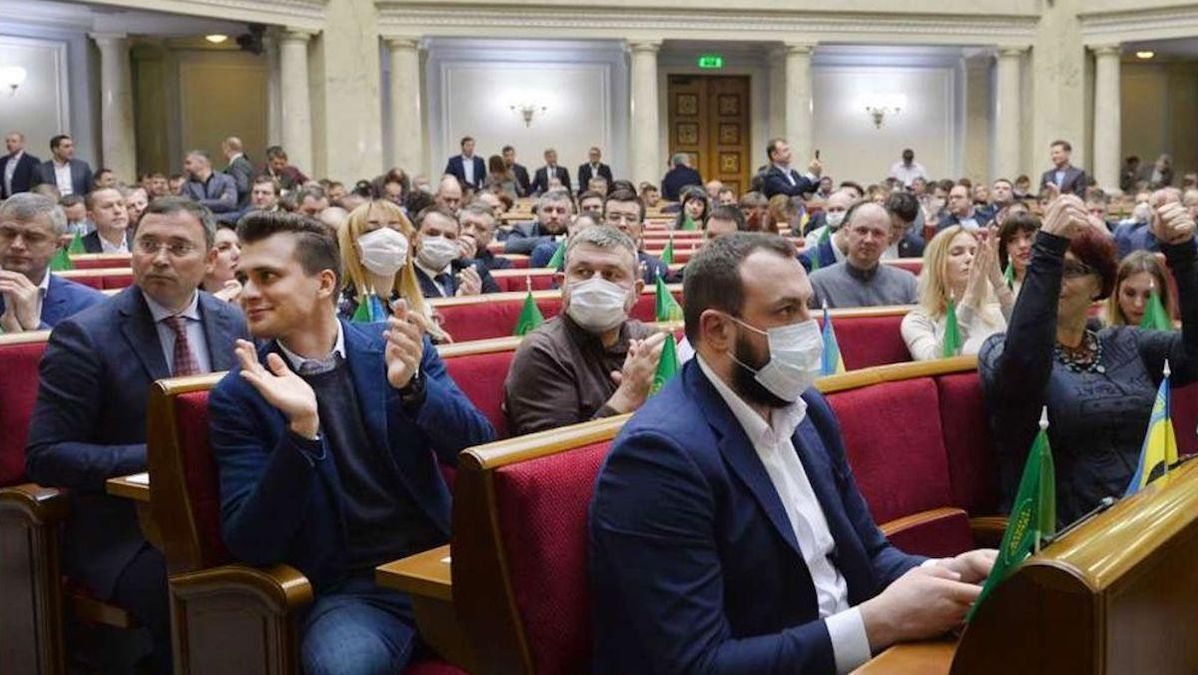 Штраф за відсутність маски: хто буде контролювати депутатів у Раді Штраф за відсутність маски: хто буде контролювати депутатів у Раді