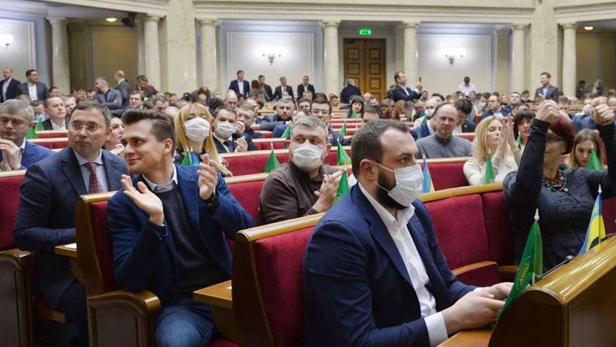 Штраф за відсутність маски: хто буде контролювати депутатів у Раді