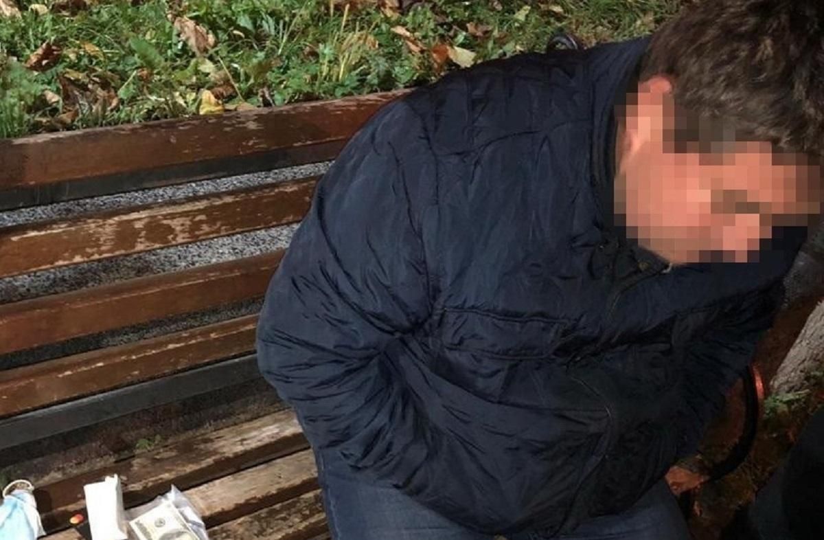 Полицейский продавал должности в Нацполиции фото разоблачения Полицейский продавал должности в Нацполиции фото разоблачения