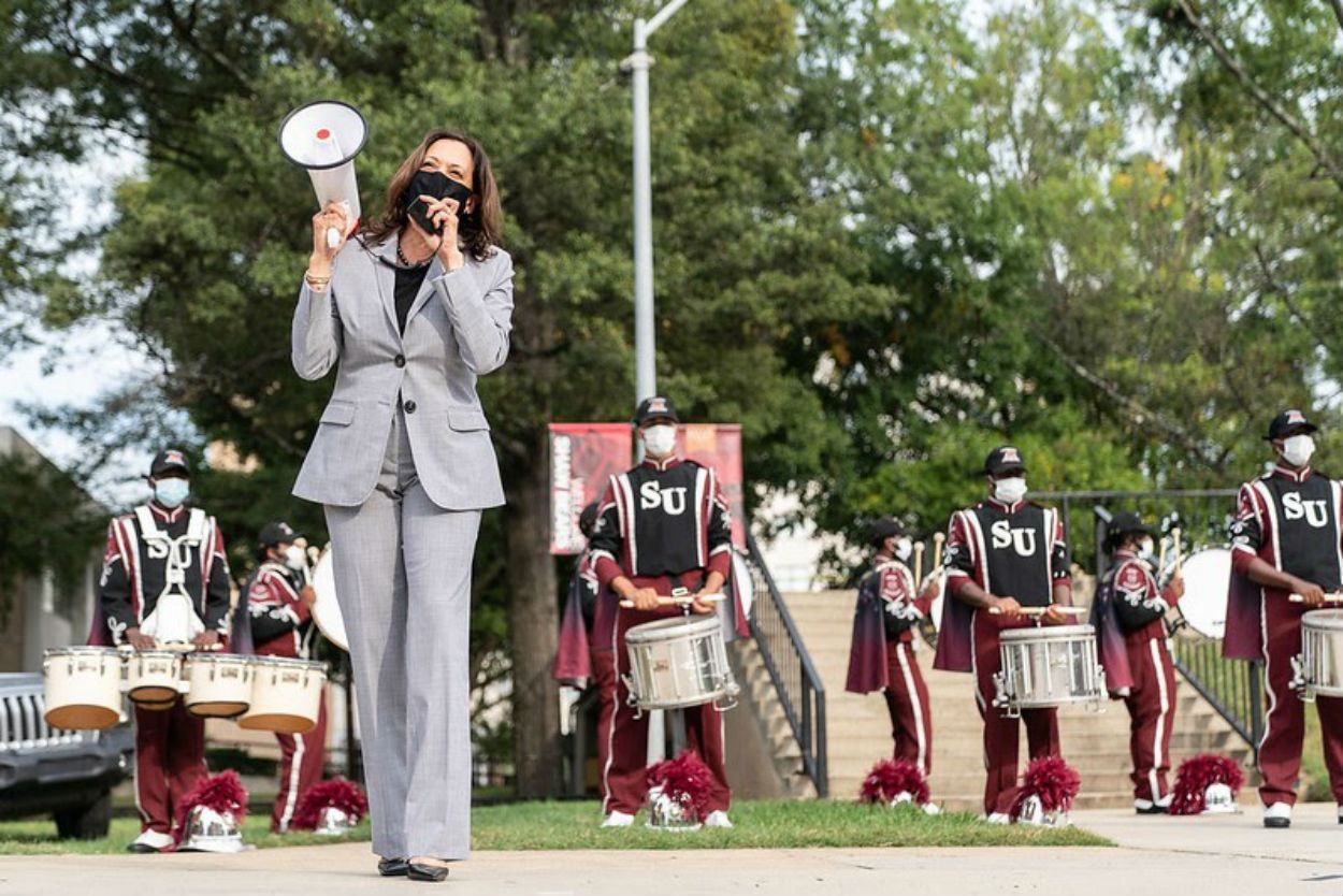 Камала Харрис стала новой вицепрезиденткою США: видео реакция Камала Харрис стала новой вицепрезиденткою США: видео реакция