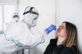 Более 1,5 миллиона человек за день: массовое тестирование на COVID-19 продолжается в Словакии